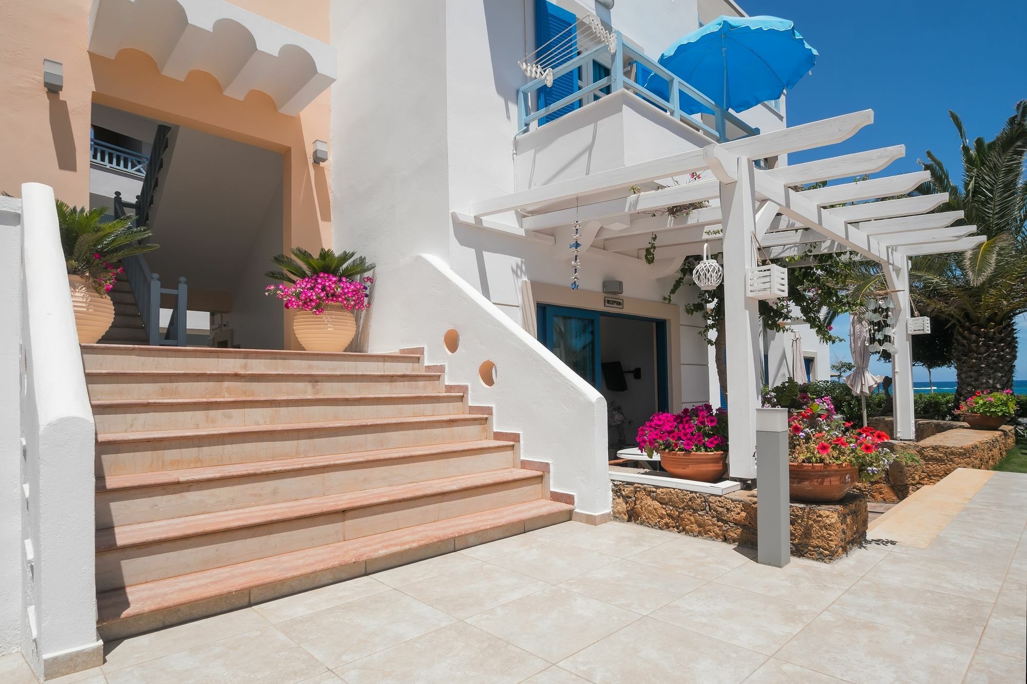Pyrgos Beach Hotel Apartments Mália Exterior foto