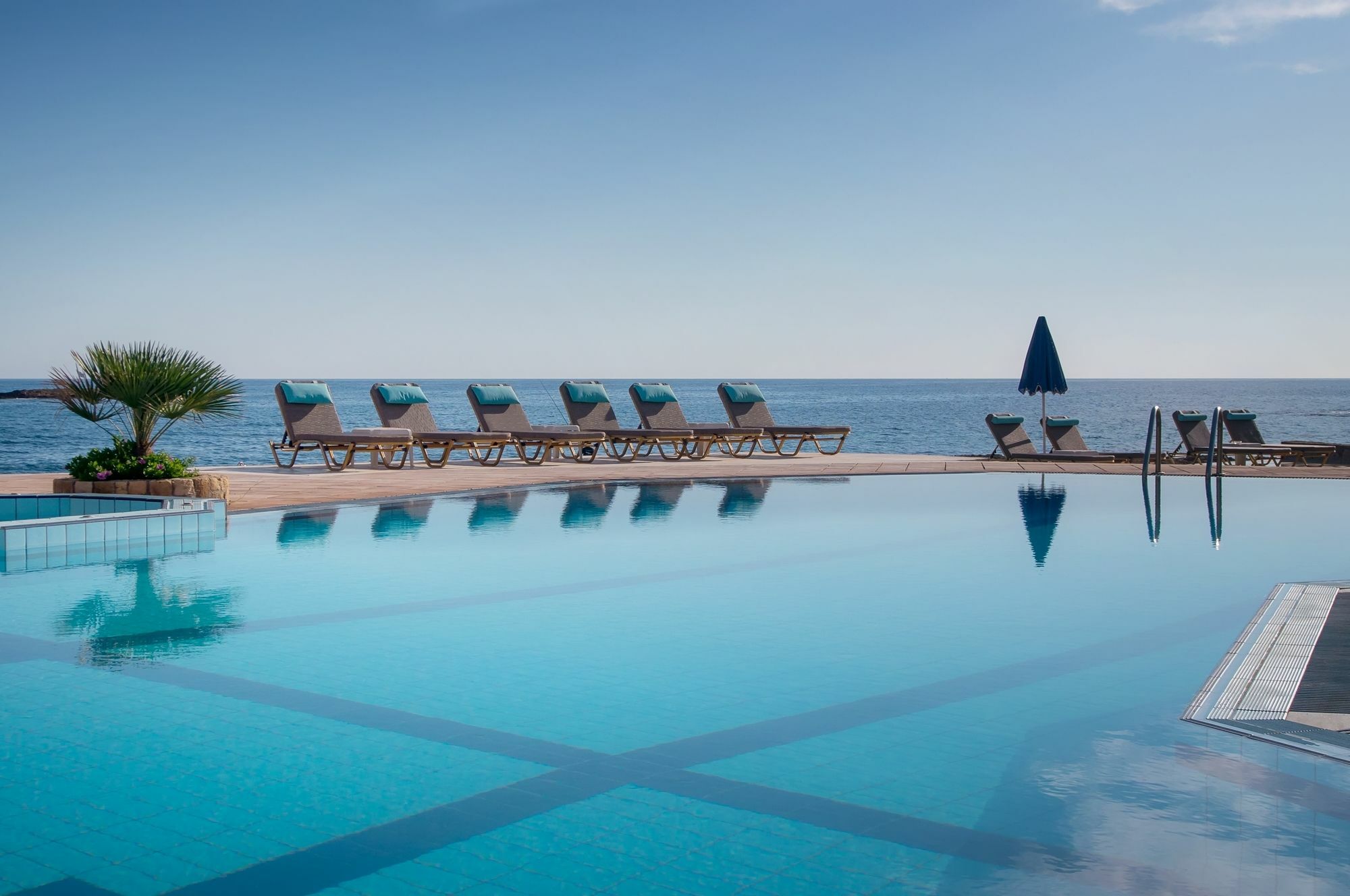 Pyrgos Beach Hotel Apartments Mália Exterior foto